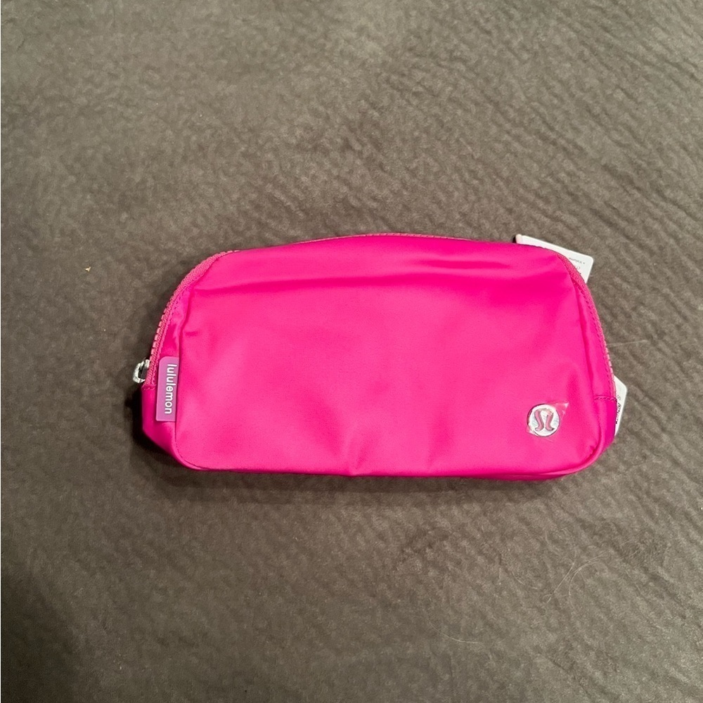 Lululemon Everywhere Belt Bag Sonic Pink
